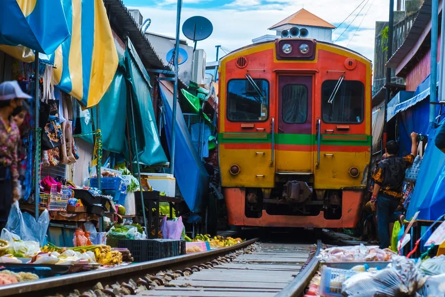 Maeklong: The Thai market that's also a railway line